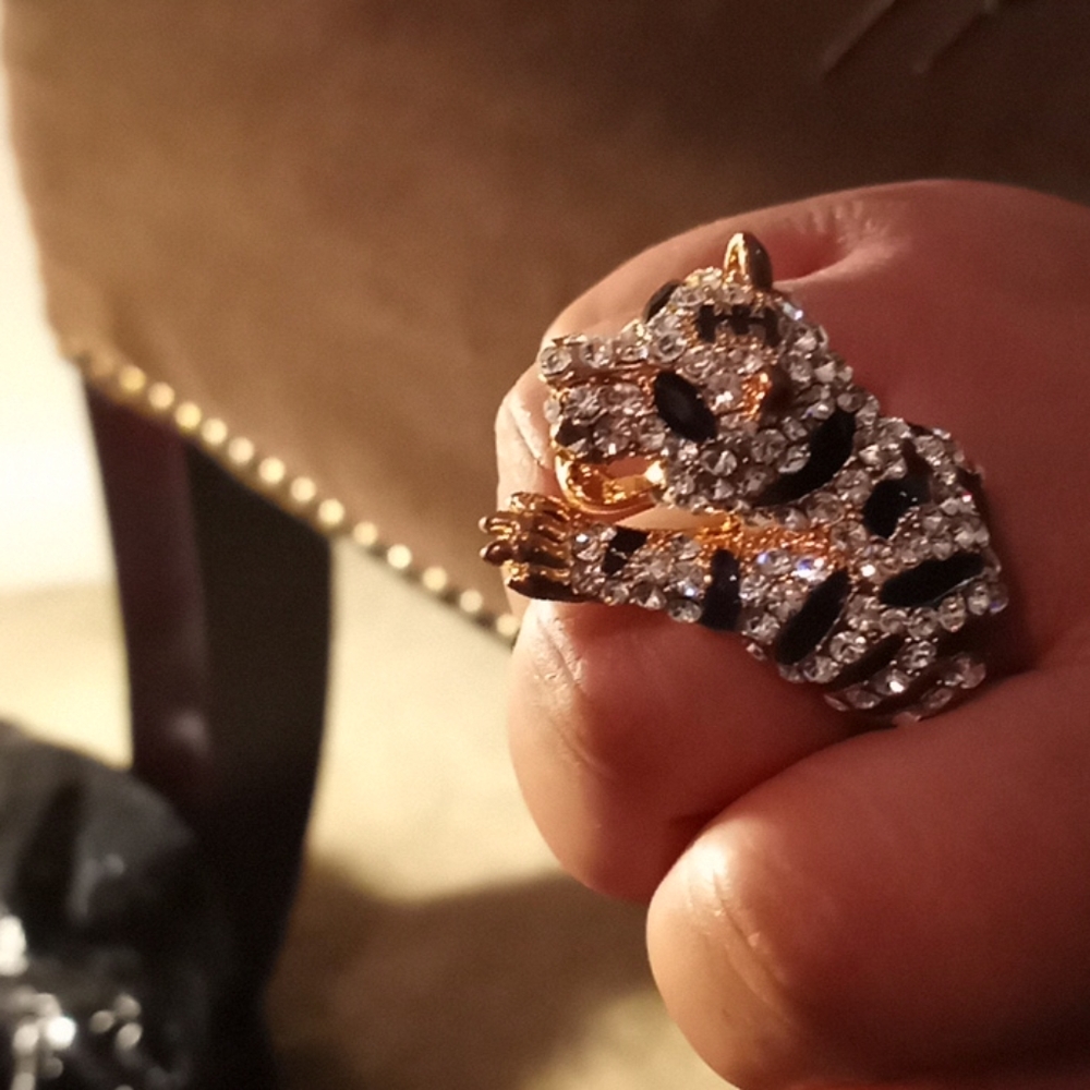 Two bracelets and ring costume jewelry - Picture 3 of 12